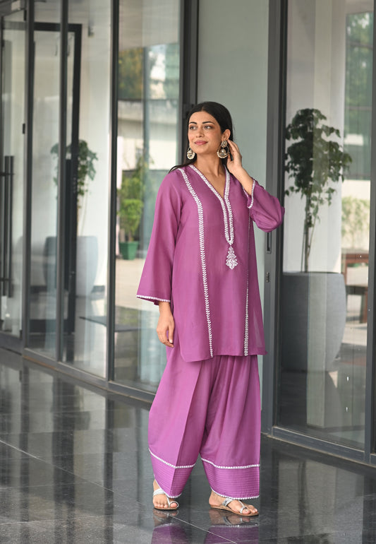 Oviya Iris